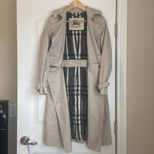Gorgeous rare stone Burberry trench